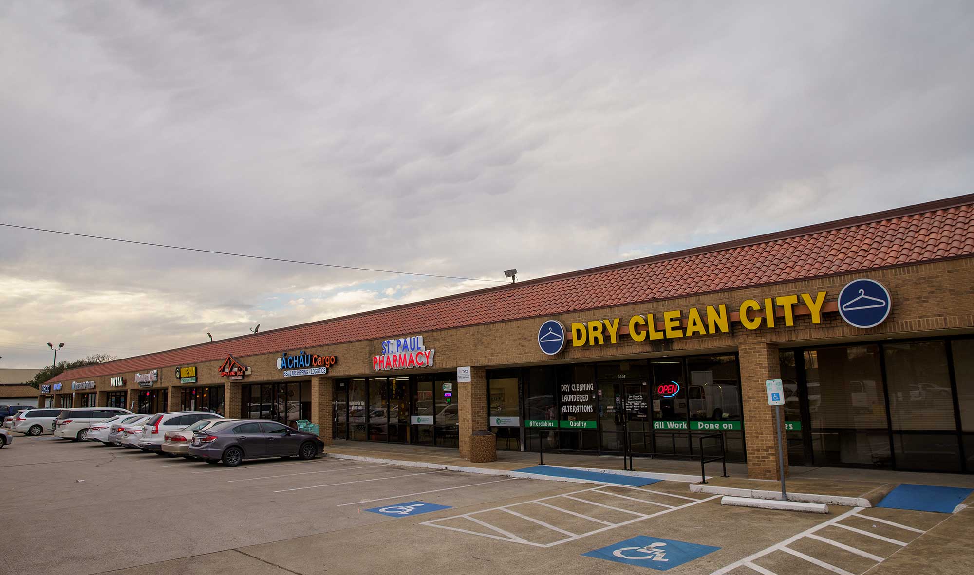 Oakridge Centre #3325 4,277 SF Dental Space